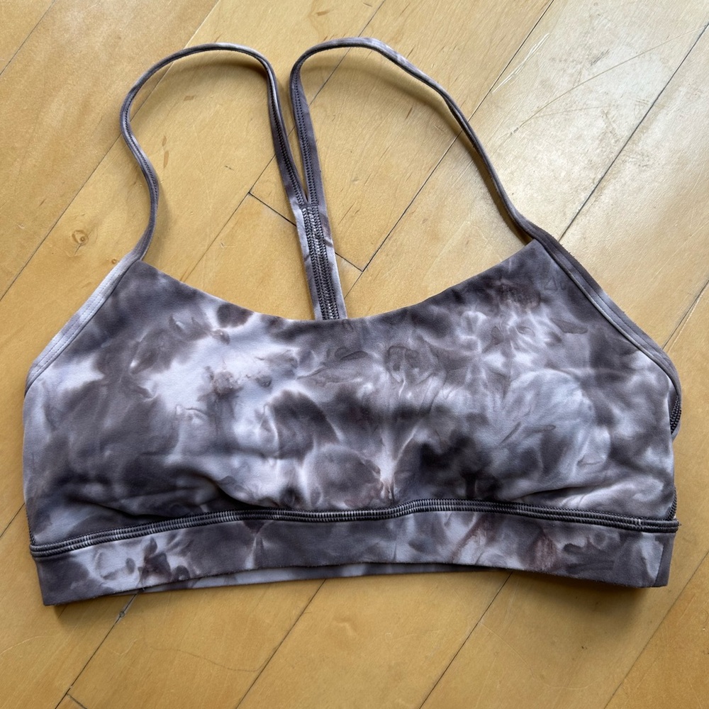 Lululemon Flow Y Bra in Diamond Dye Lunar Rock Shadow Gray, Size 8